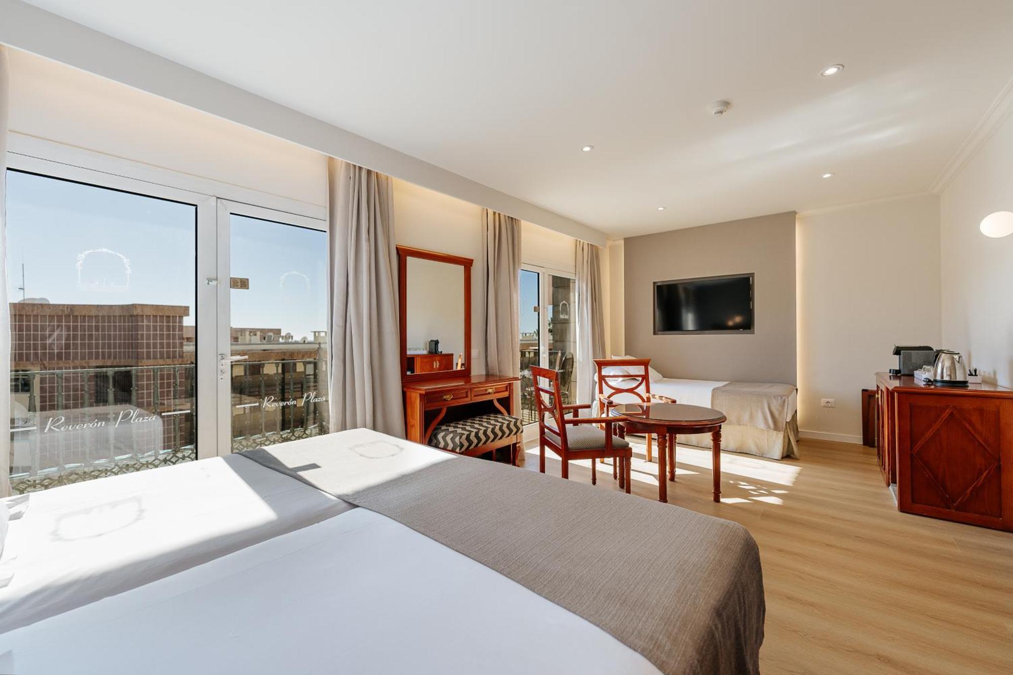 Hotel Reveron Plaza Los Cristianos  Exterior photo