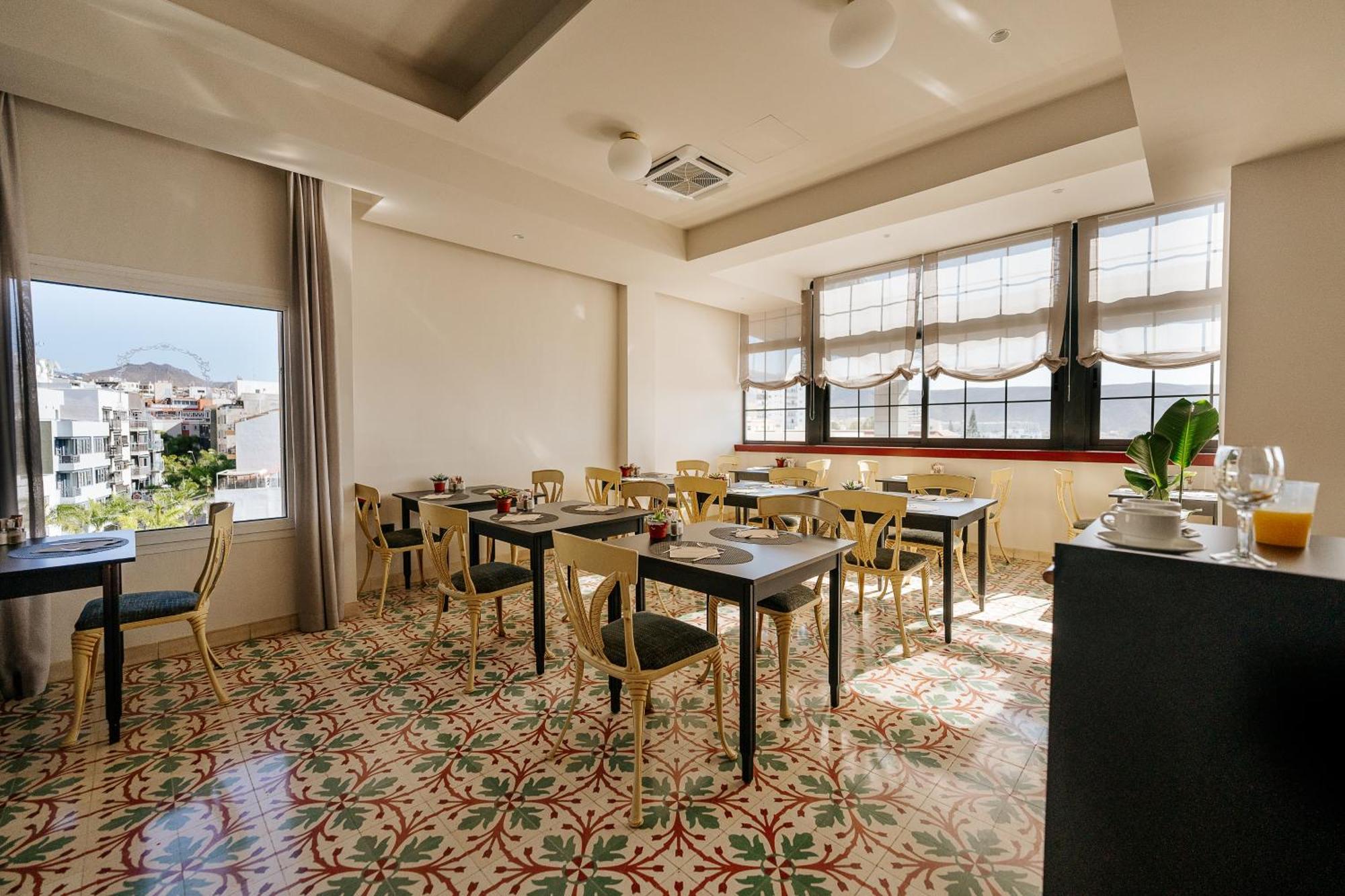 Hotel Reveron Plaza Los Cristianos  Exterior photo